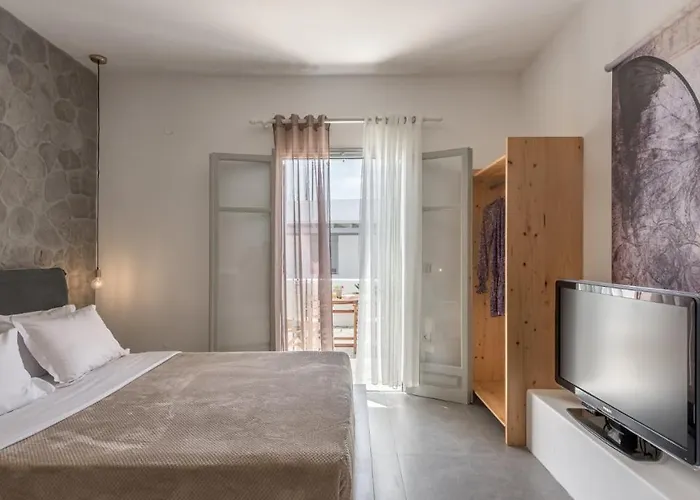 Anita & Milos 3* Adamantas (Milos)