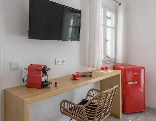 Anita & Milos Aparthotel Adamantas (Milos)